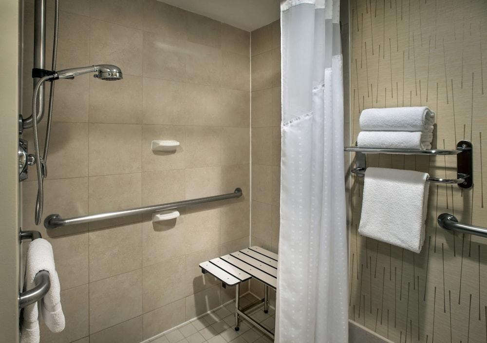 HOLIDAY INN MANHATTAN 6TH AVE - CHELSEA photo 2