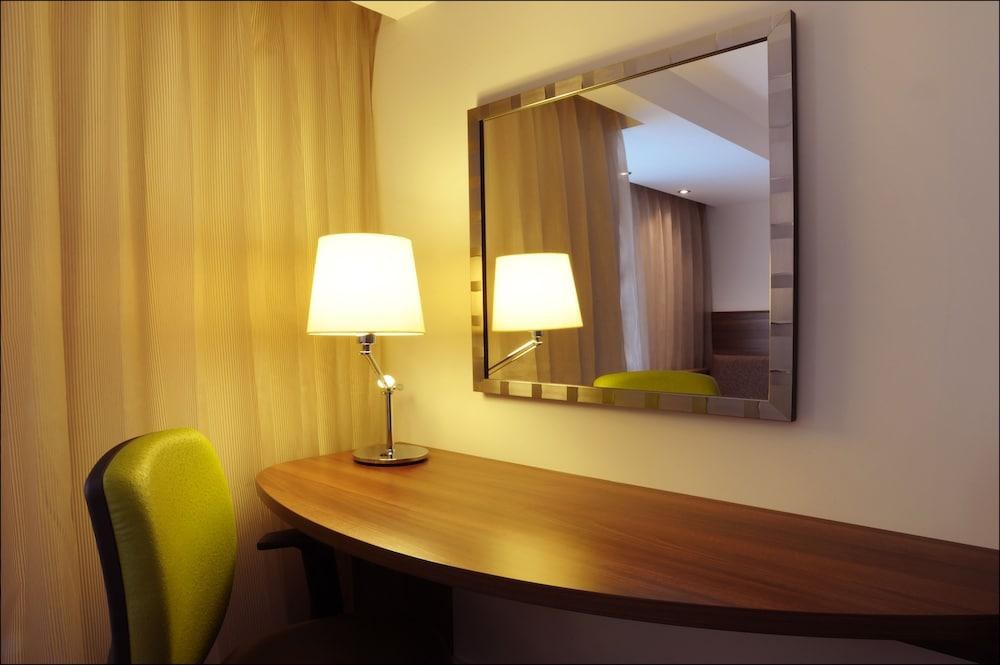 Hampton by Hilton Birmingham Broad Street photo 2