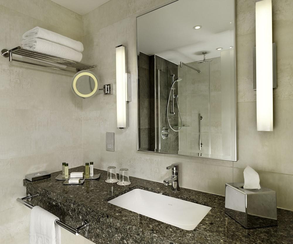 DoubleTree by Hilton London - Victoria photo 4