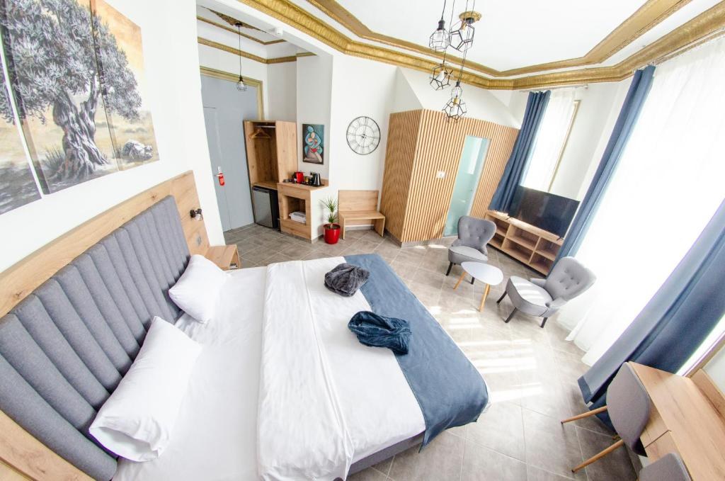 NEA METROPOLIS HOTEL