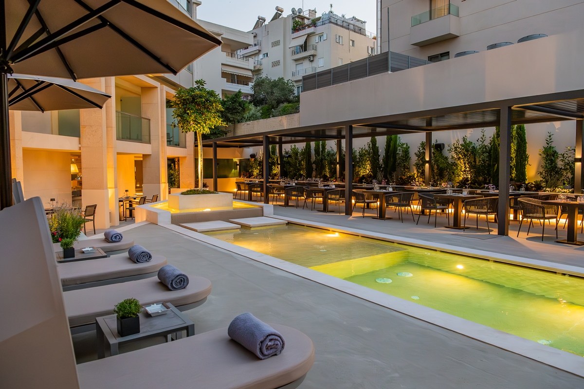DIVANI ESCAPE-ADULTS ONLY