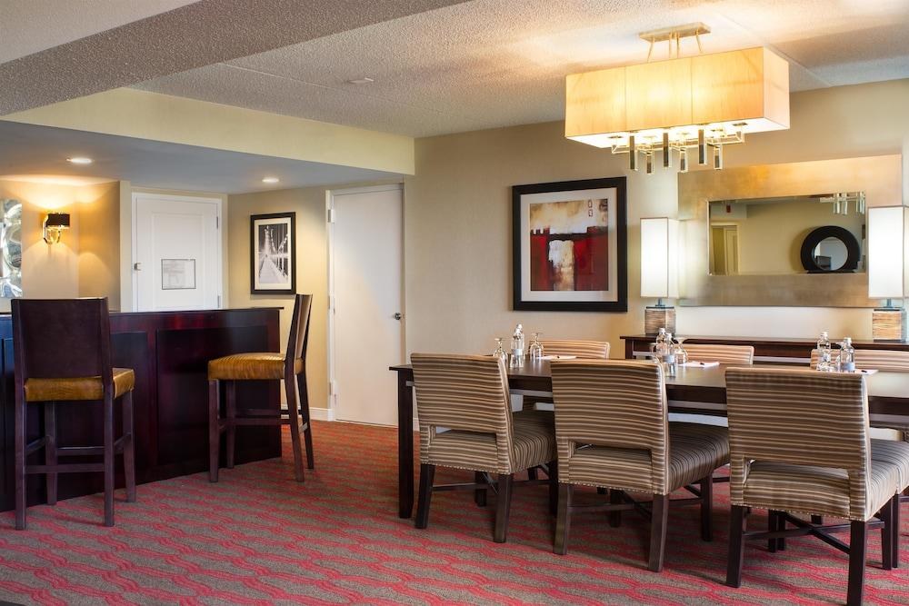 LAGUARDIA PLAZA HOTEL photo 2