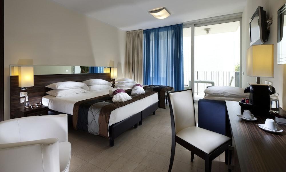 MERCURE RIMINI LUNGOMARE photo 2