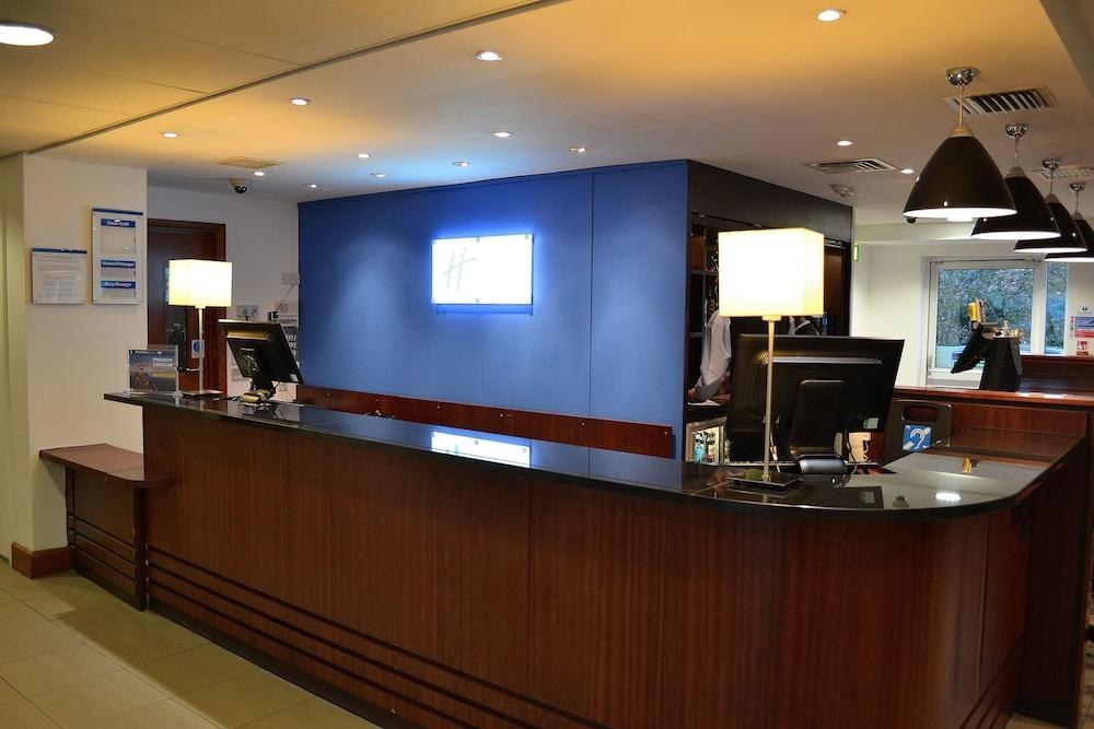 HOLIDAY INN EXPRESS BIRMINGHAM - STAR CITY photo 2