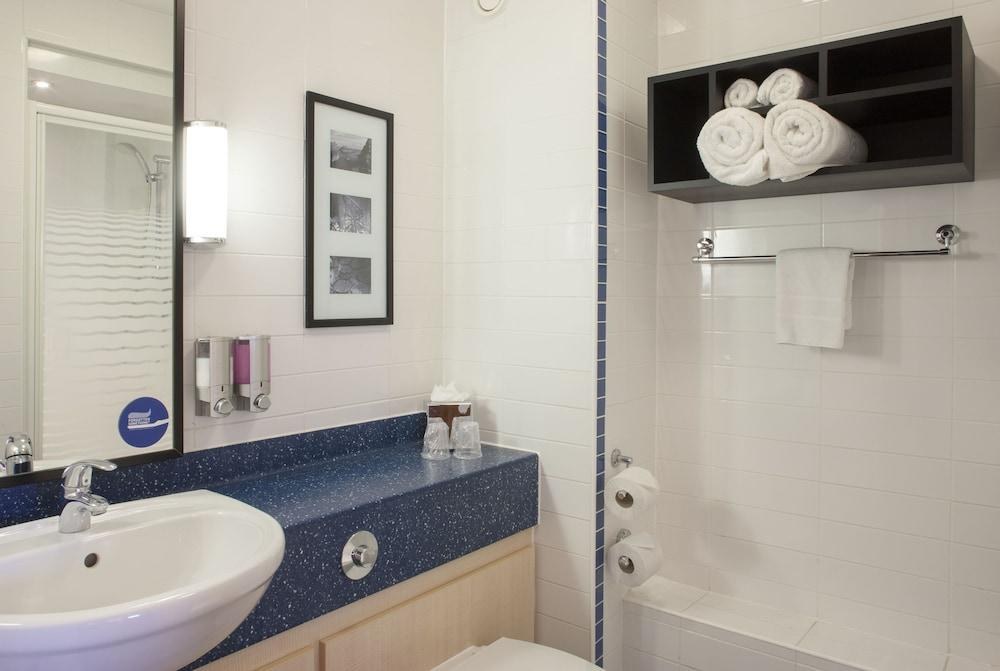 HOLIDAY INN EXPRESS BIRMINGHAM - STAR CITY photo 3