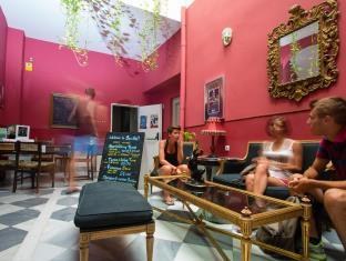 OASIS BACKPACKERS PALACE SEVILLA photo 3