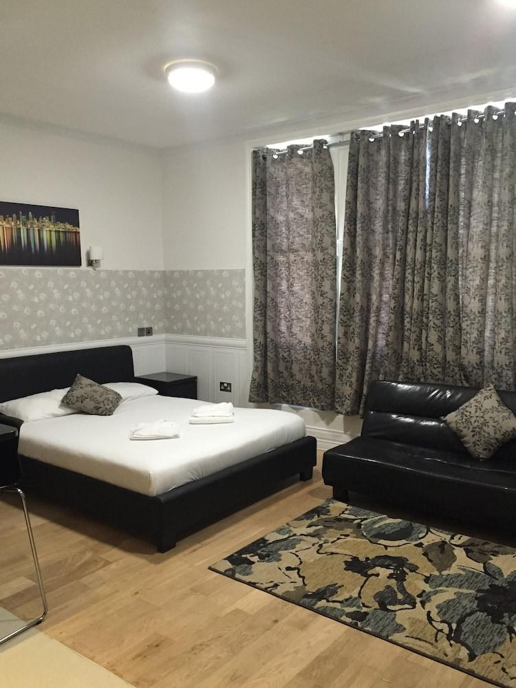 PADDINGTON APARTMENTS photo 3