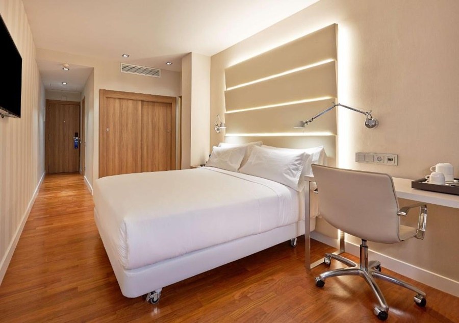 NH BARCELONA LES CORTS photo 4