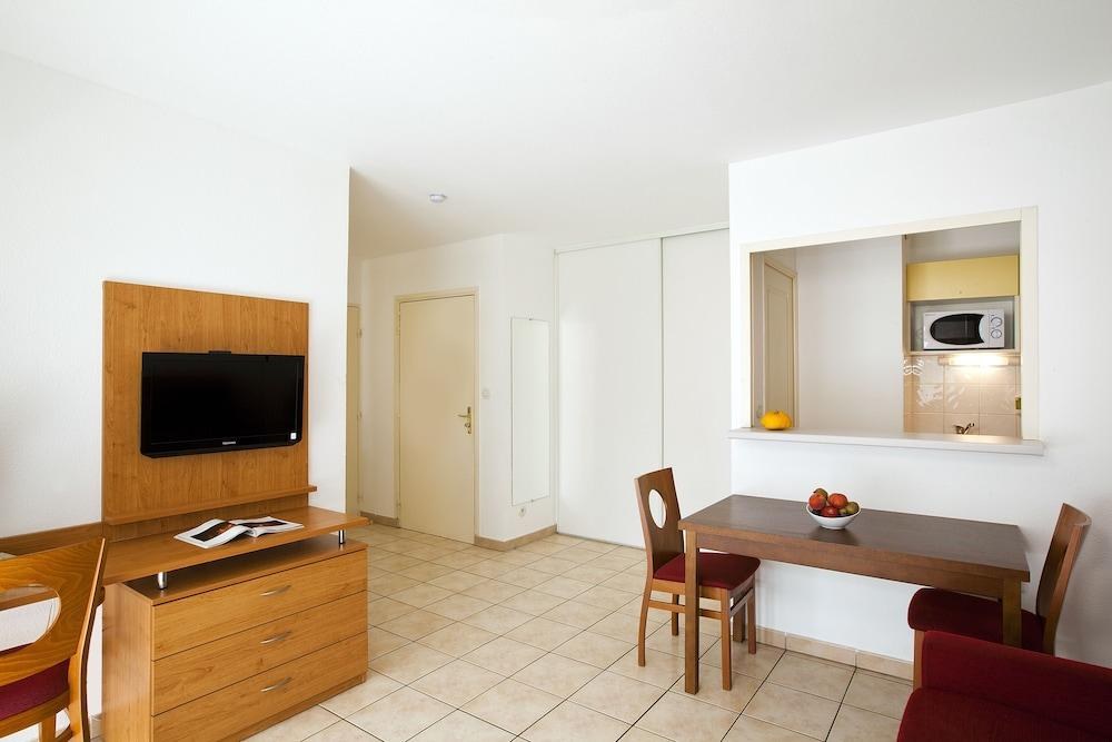 Residhome Appart Hotel Lyon Gerland photo 3