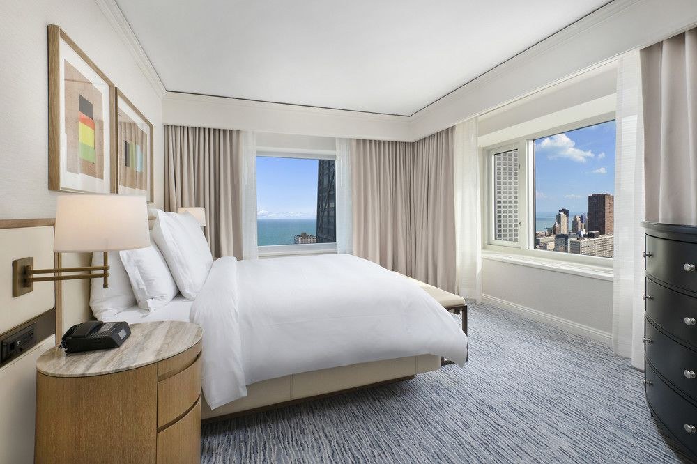 FOUR SEASONS HOTEL CHICAGO