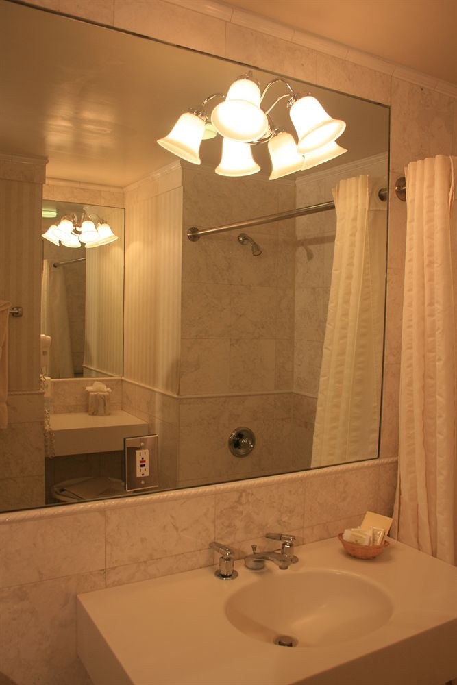 SALISBURY HOTEL photo 1
