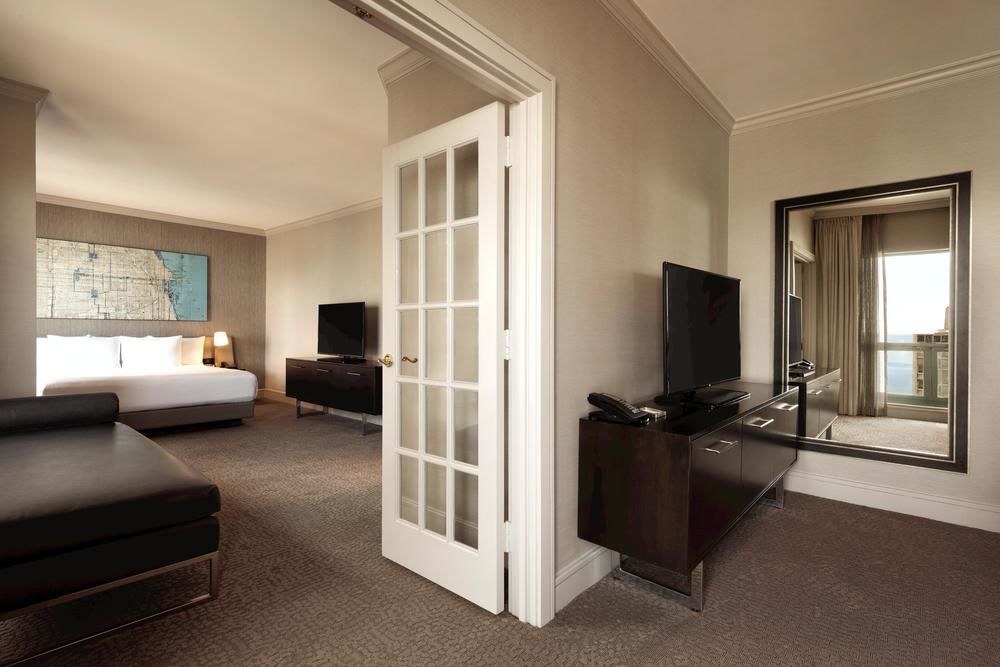 Hilton Chicago/Magnificent Mile Suites