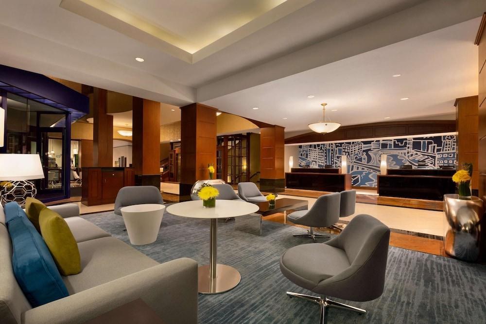 Hilton Chicago/Magnificent Mile Suites photo 3