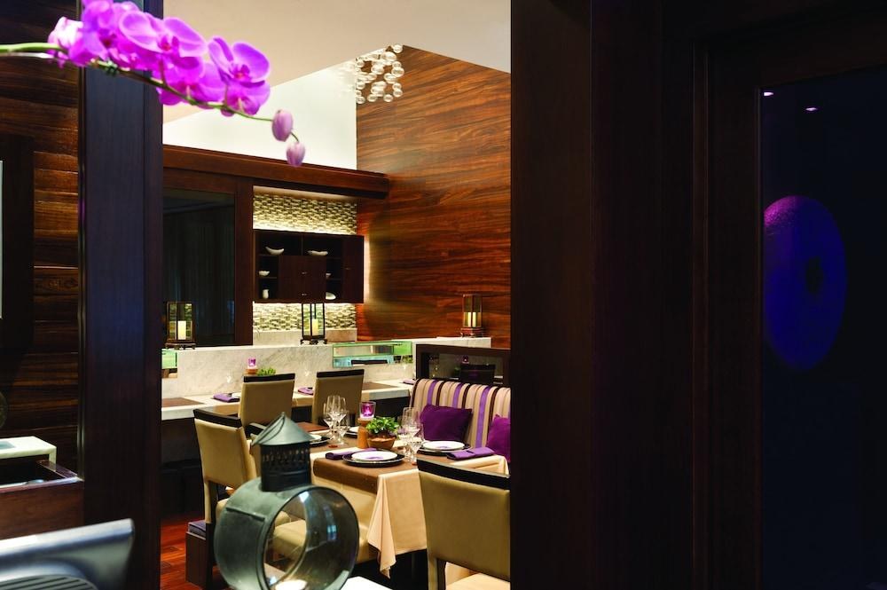Hilton Chicago/Magnificent Mile Suites photo 4