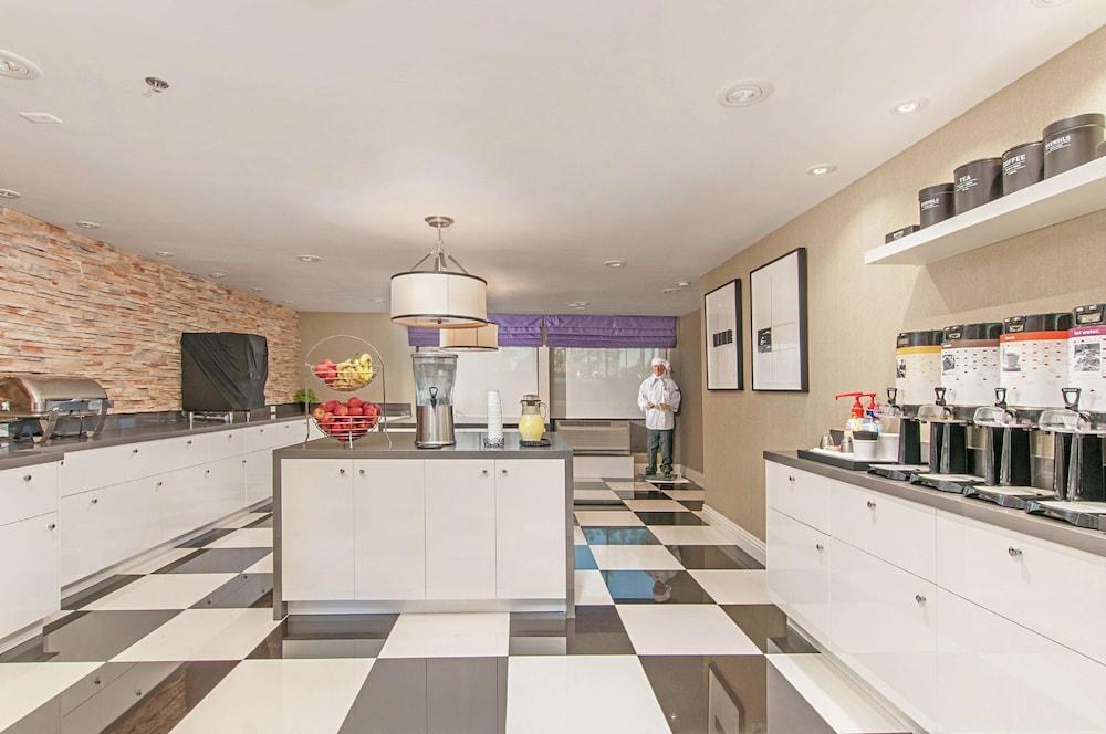 Hampton Inn San Diego-Kearny Mesa photo 3