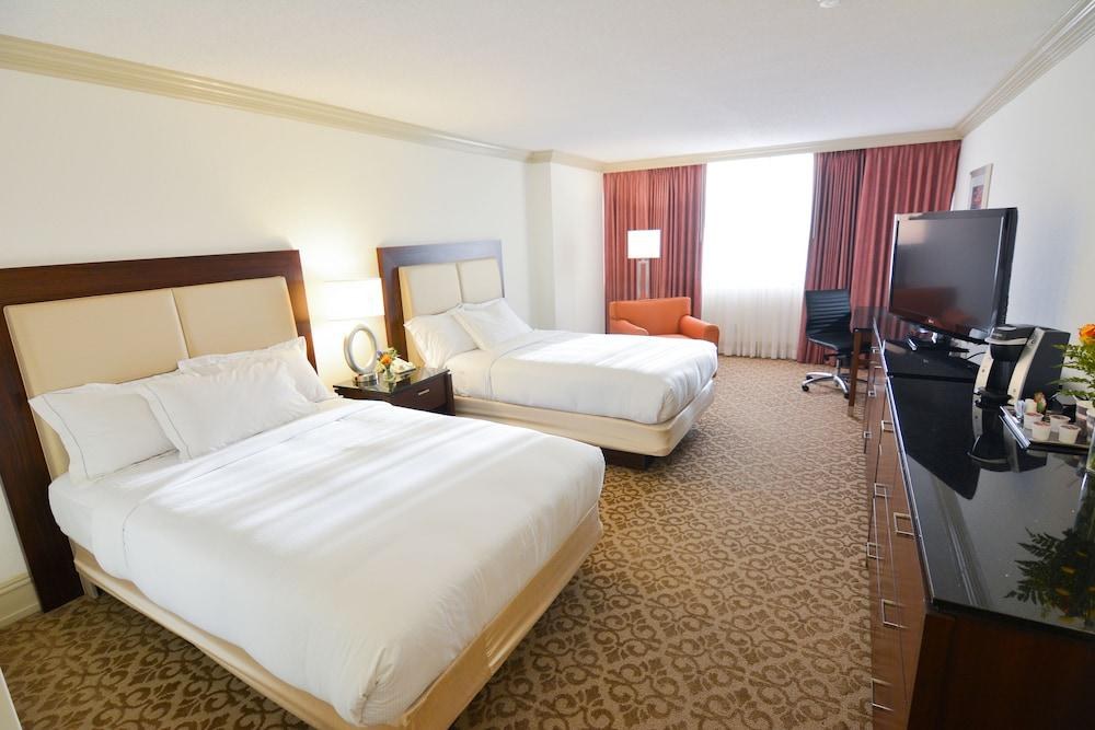 Hilton Palm Beach PBI photo 2