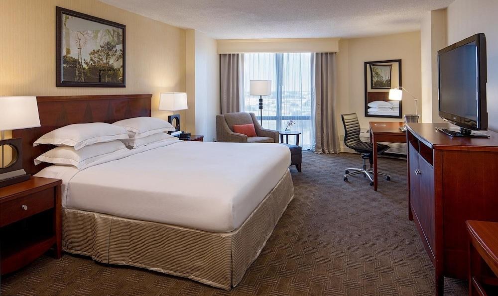 HILTON HOUSTON GALLERIA AREA photo 2
