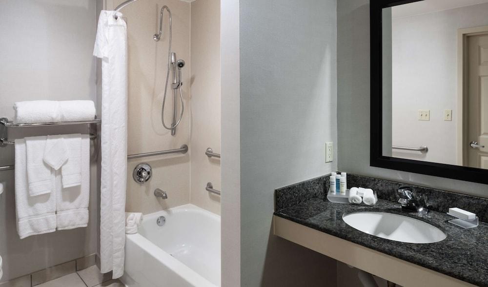 Homewood Suites by Hilton Miami-Airport/Blue Lagoon photo 3