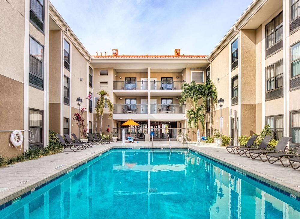 Hampton Inn & Suites Orlando/East UCF Area photo 2