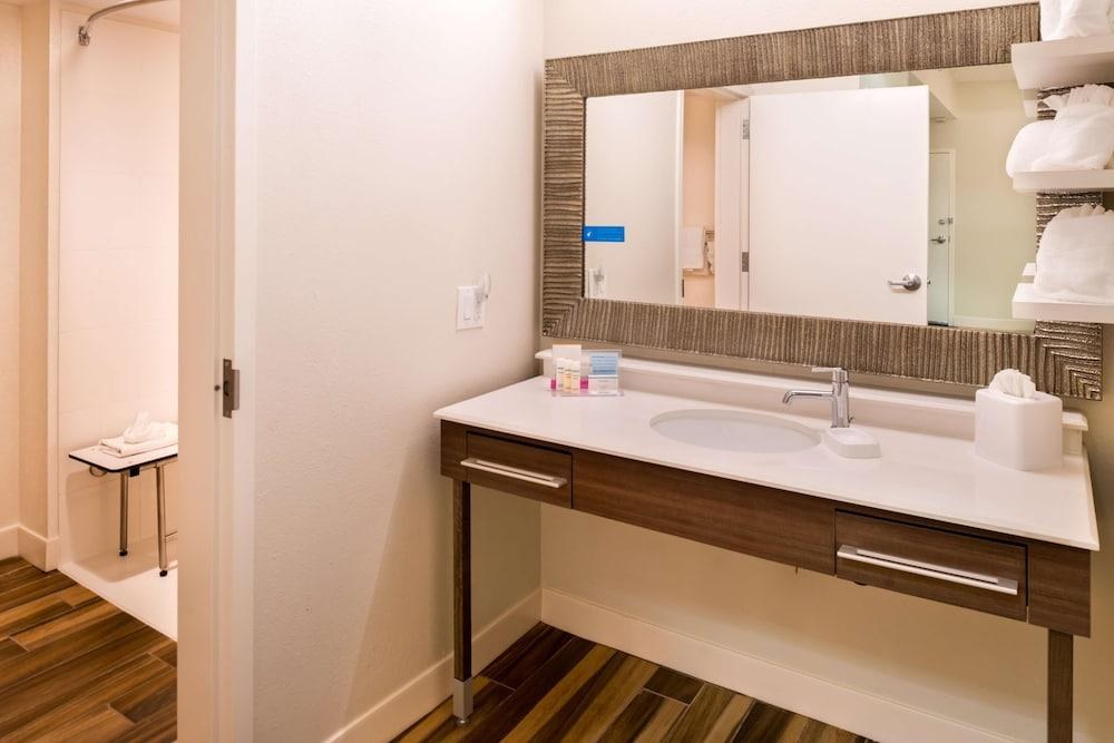 Hampton Inn & Suites Orlando/East UCF Area photo 3