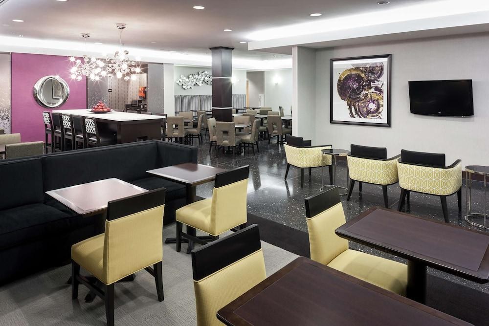 Hampton Inn San Diego-Downtown photo 2