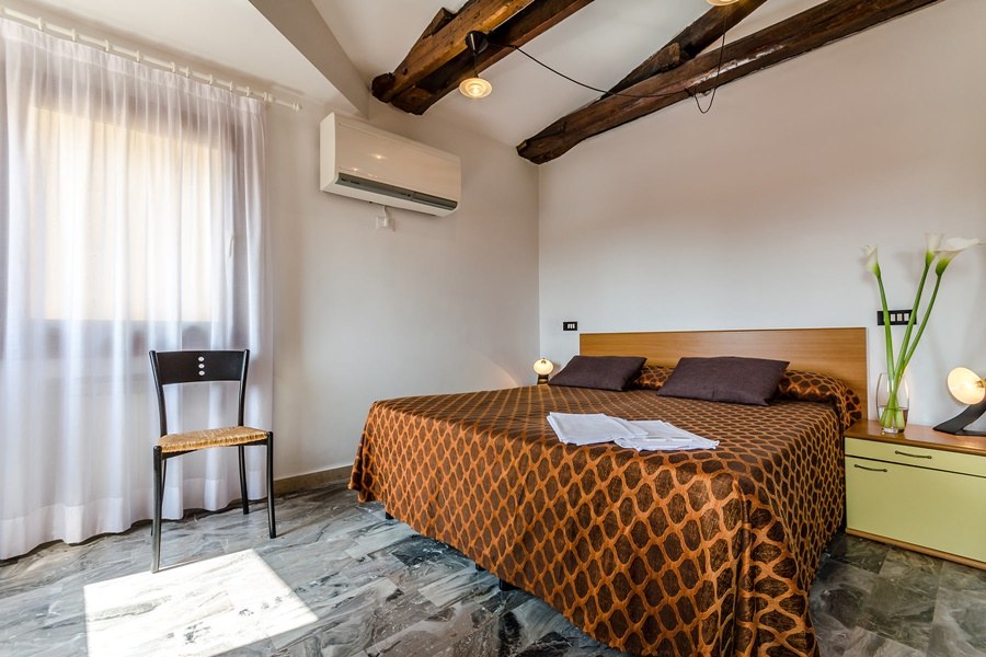 ARIEL SILVA VENICE APARTMENTS photo 1