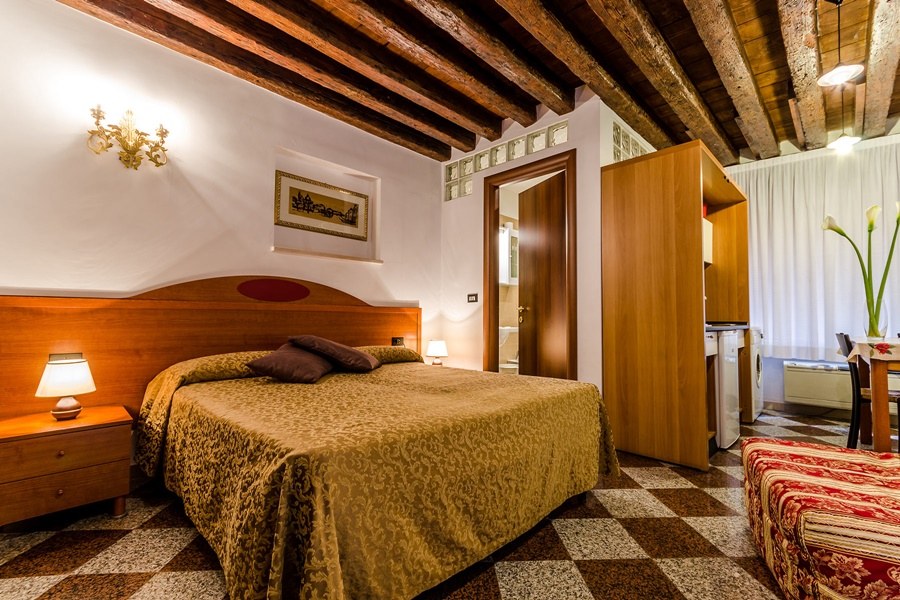 ARIEL SILVA VENICE APARTMENTS photo 3