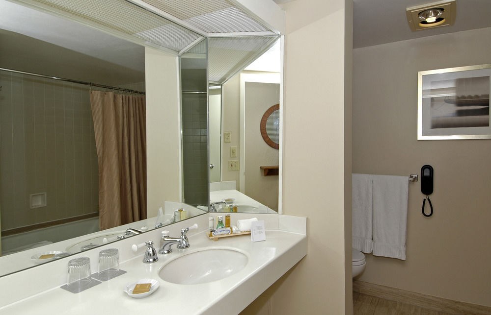 PIER SIXTY-SIX HOTEL & MARINA photo 3