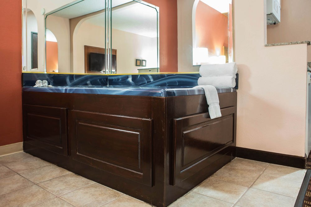 COMFORT SUITES NEAR THE GALLERIA photo 1