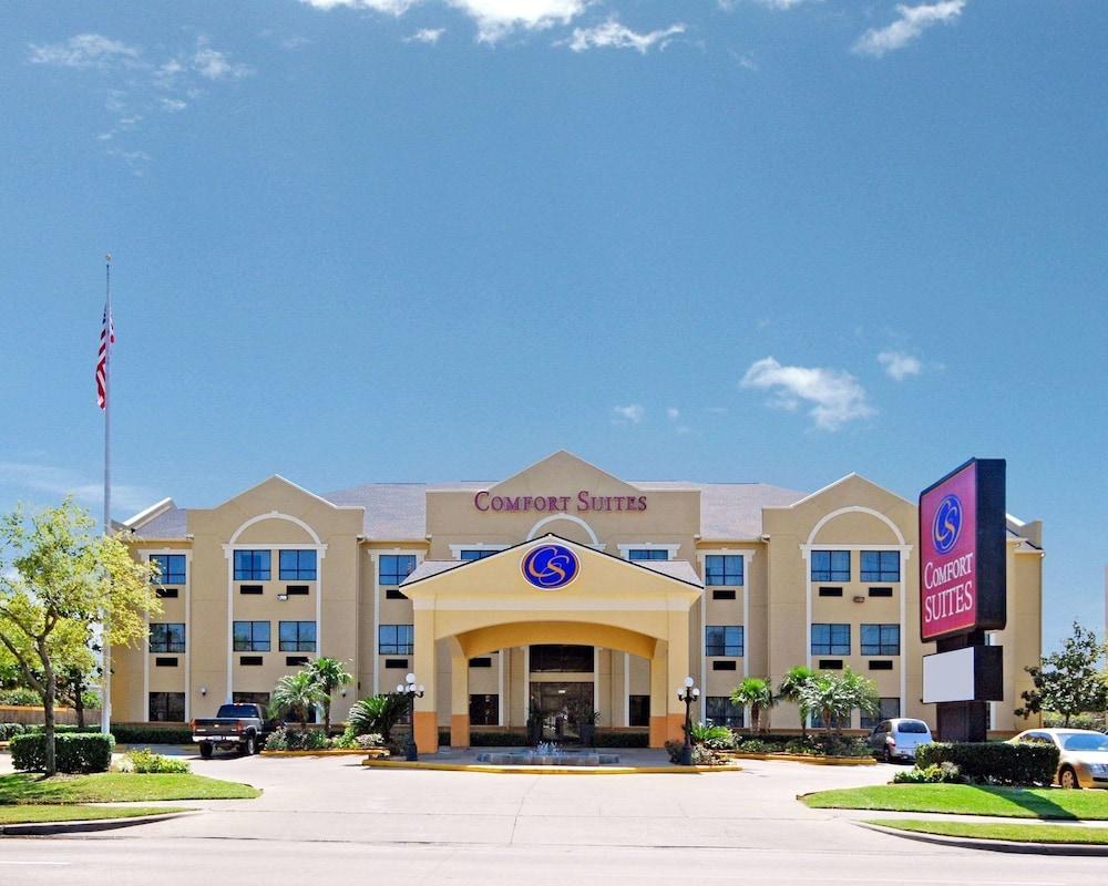 COMFORT SUITES NEAR THE GALLERIA photo 2
