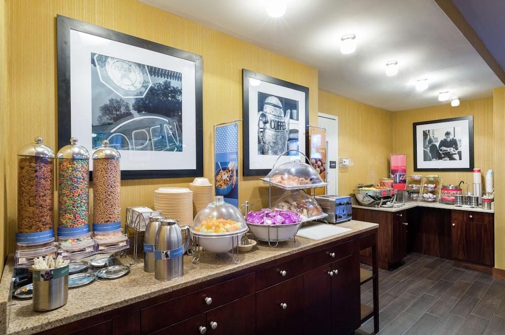 Hampton Inn Manhattan-Seaport-Financial District photo 2