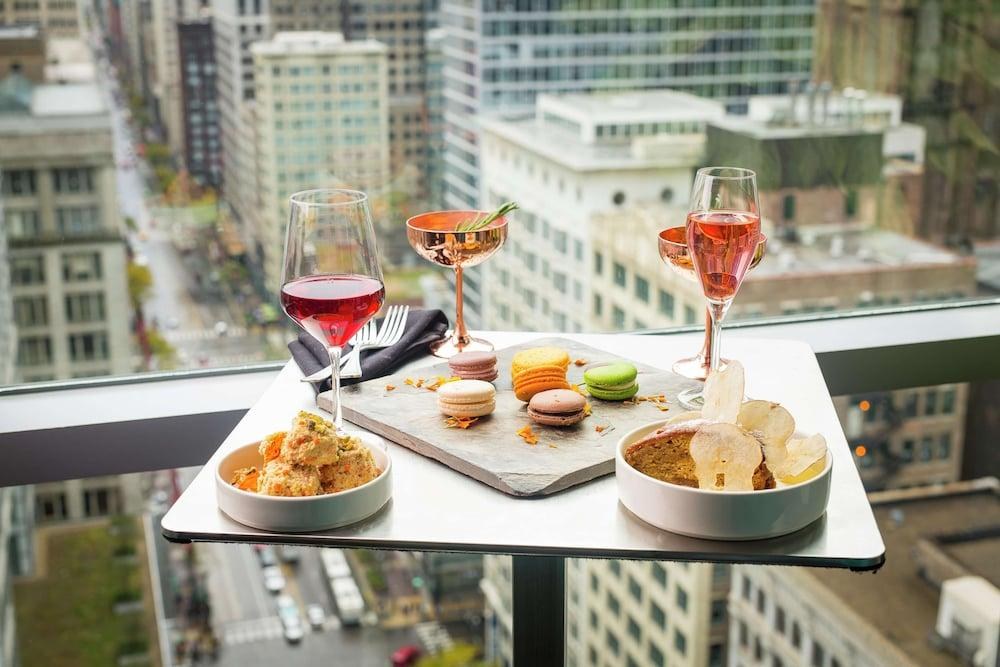 theWit Chicago - a DoubleTree by Hilton Hotel photo 2