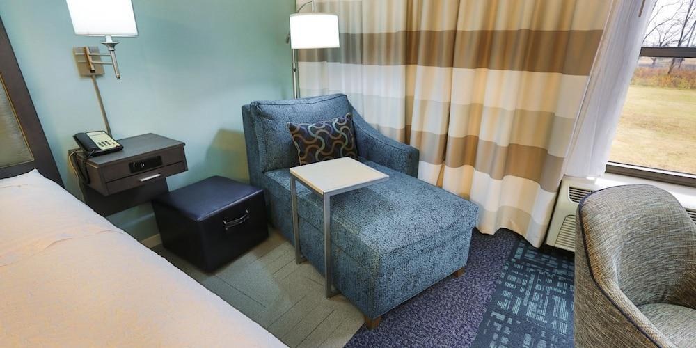 Hampton Inn & Suites Nashville-Airport photo 2