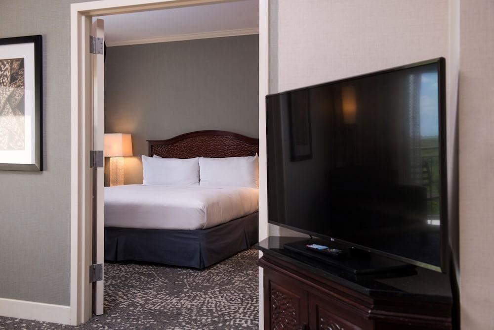 Hilton San Antonio Hill Country photo 3