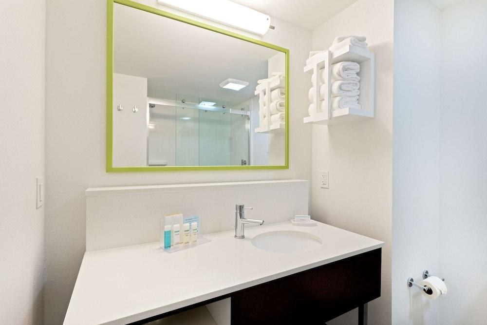 Hampton Inn & Suites Orlando Intl Dr N photo 4