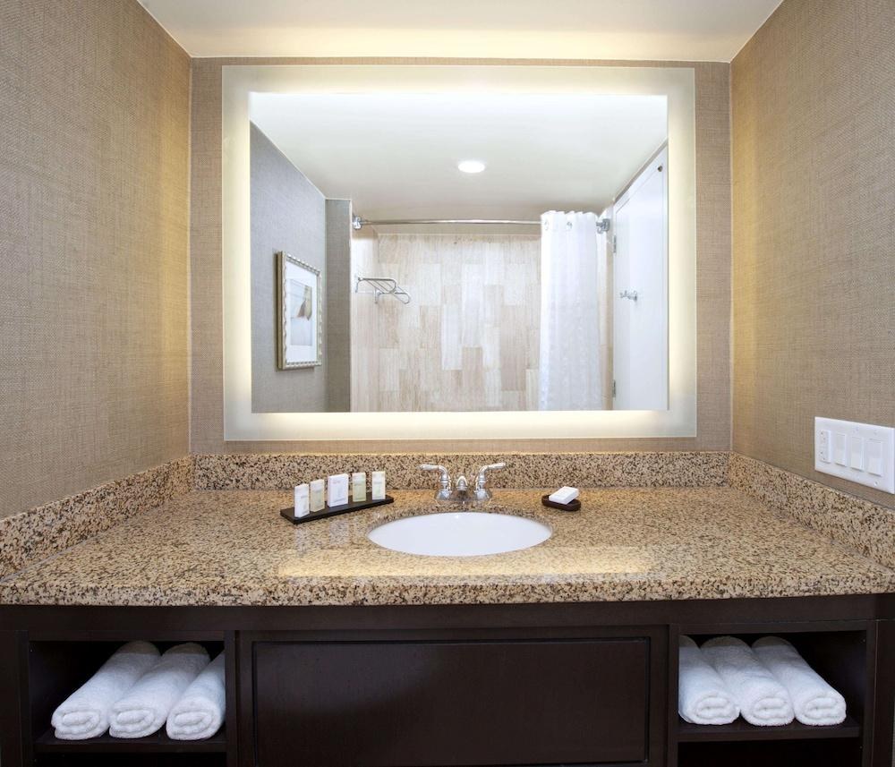 Embassy Suites by Hilton Palm Beach Gardens PGA Boulevard photo 4