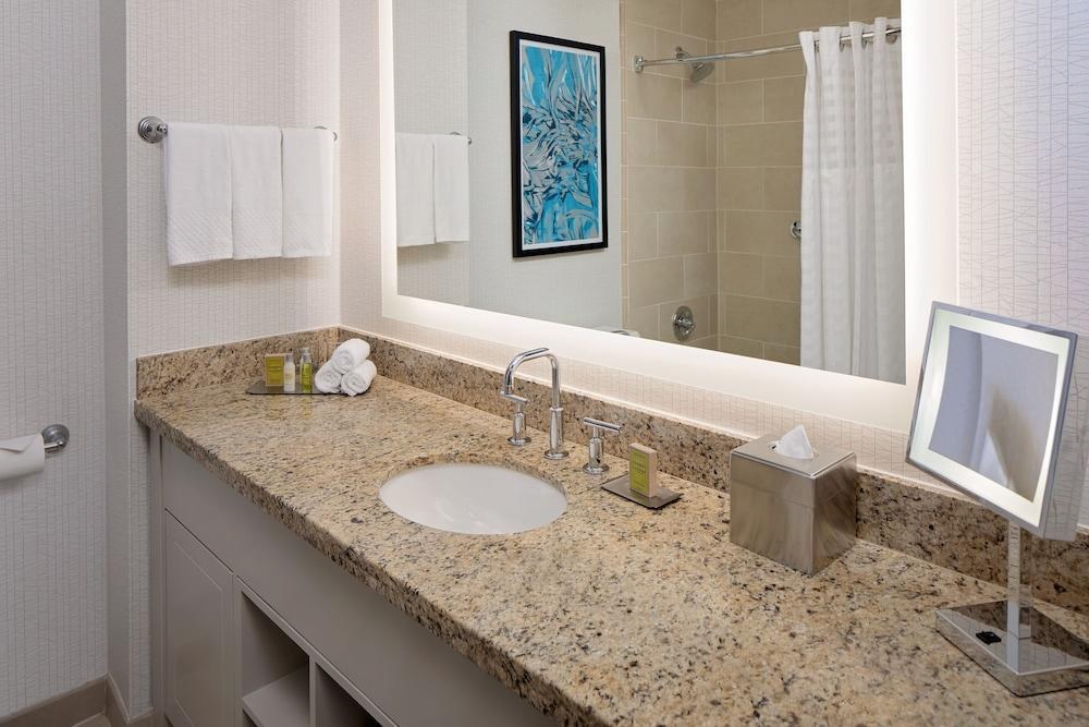 DoubleTree by Hilton Chicago - Magnificent Mile photo 4