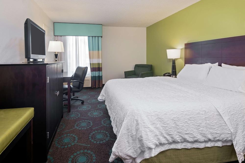 Hampton Inn Orlando-International Airport photo 3