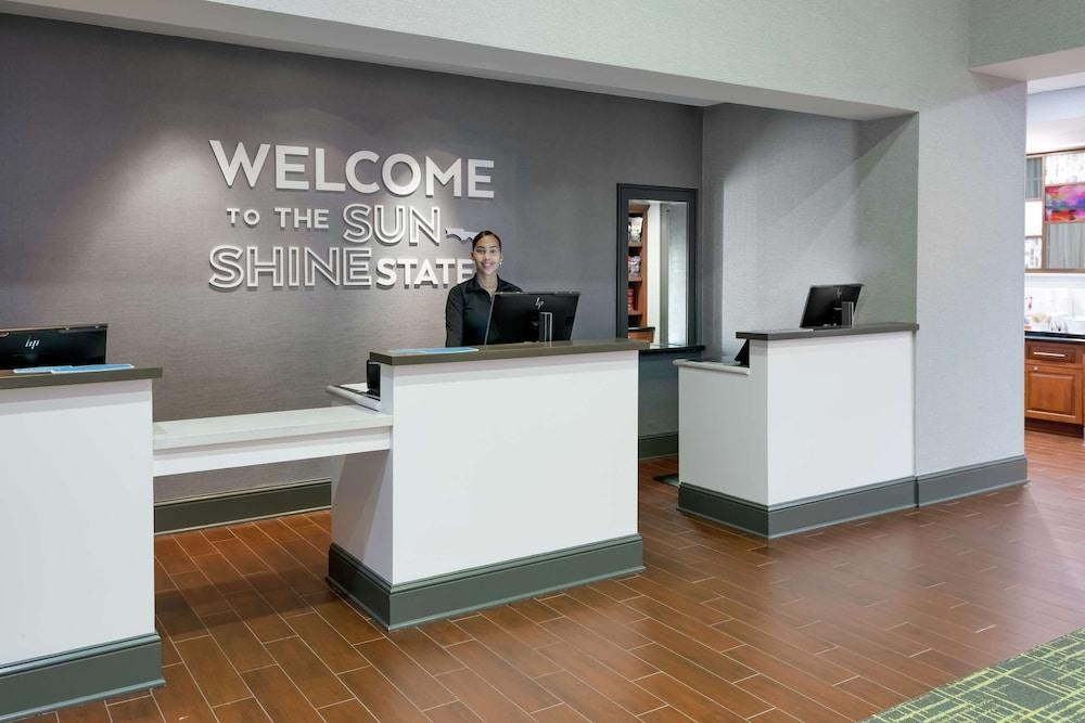 Hampton Inn & Suites Orlando Airport @ Gateway Village photo 2