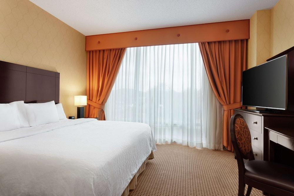 Embassy Suites by Hilton Huntsville photo 2