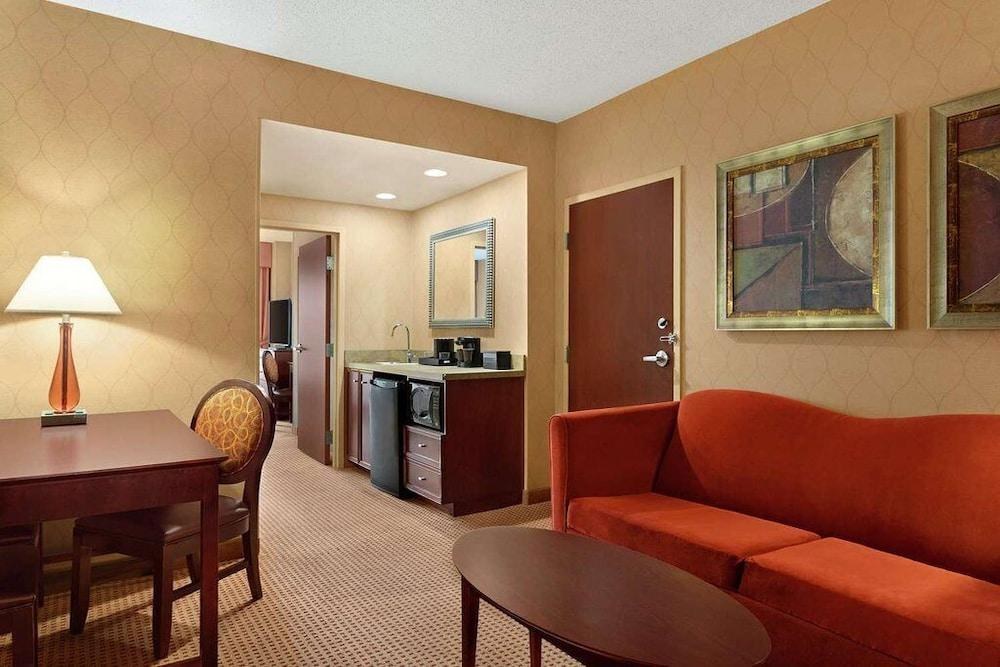 Embassy Suites by Hilton Huntsville photo 3