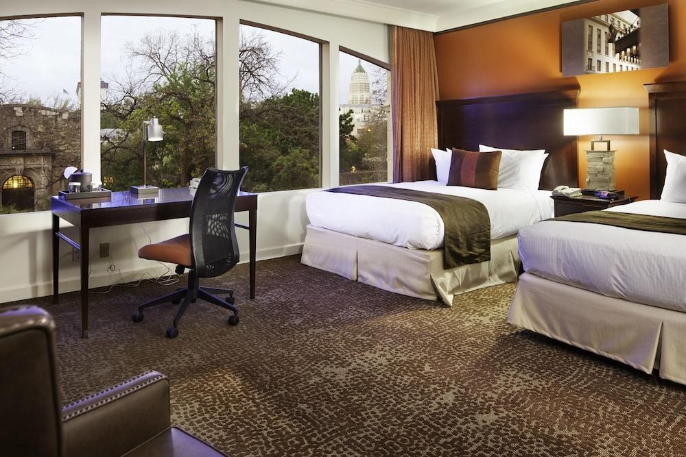The Emily Morgan San Antonio - a DoubleTree by Hilton photo 2