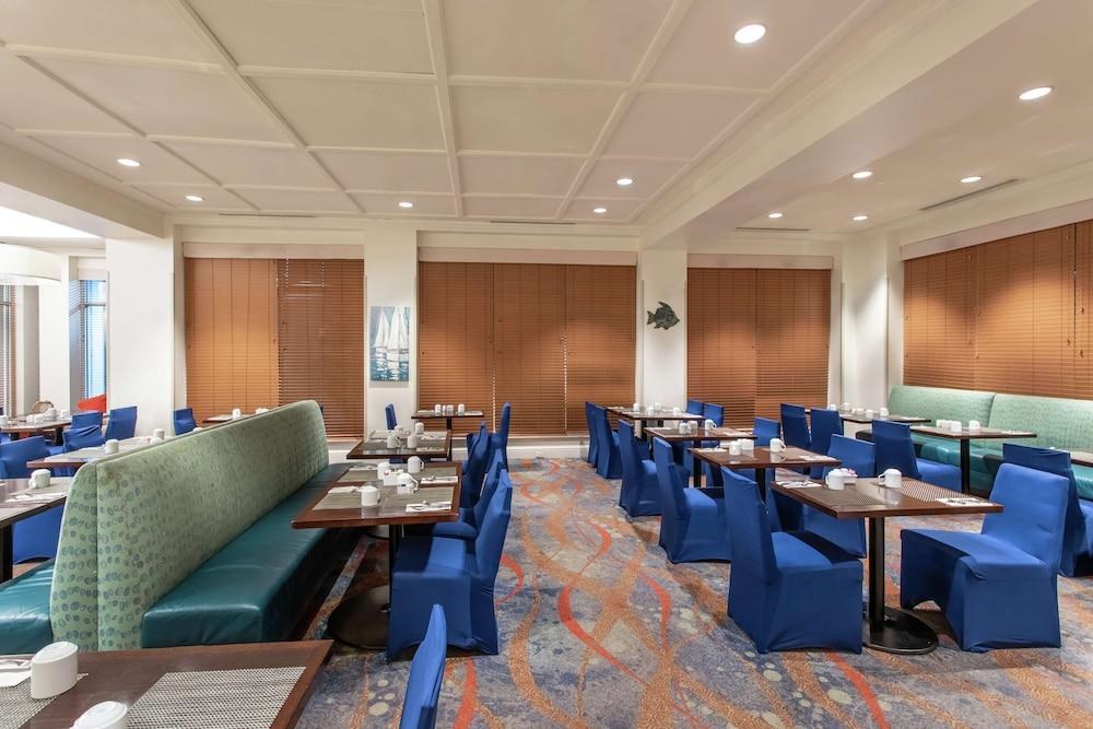 Hilton Garden Inn Orlando at SeaWorld photo 2