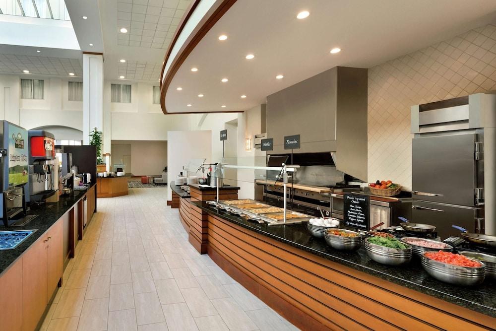 Embassy Suites by Hilton Boston At Logan Airport photo 2