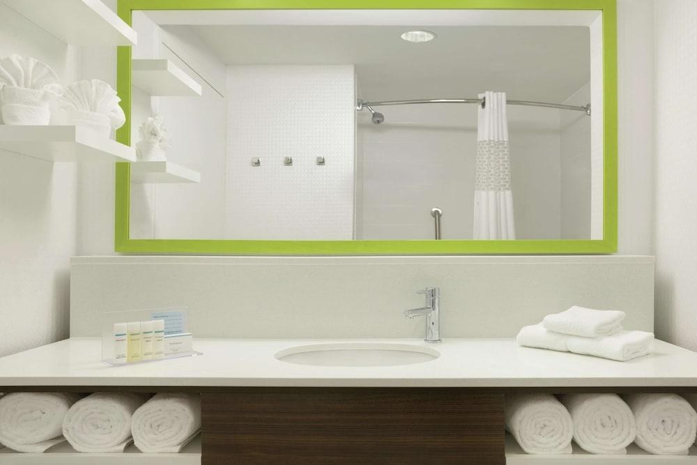 Hampton Inn Houston-Brookhollow photo 3
