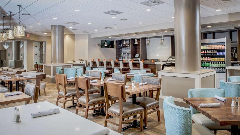 DoubleTree by Hilton West Palm Beach Airport photo 2