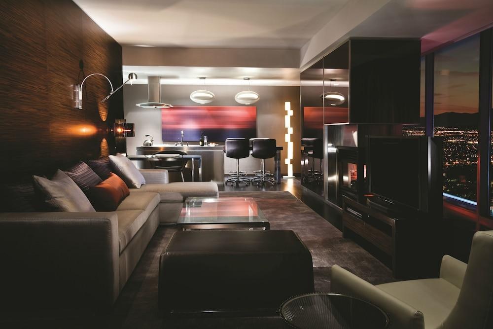 PALMS PLACE HOTEL AND SPA photo 2