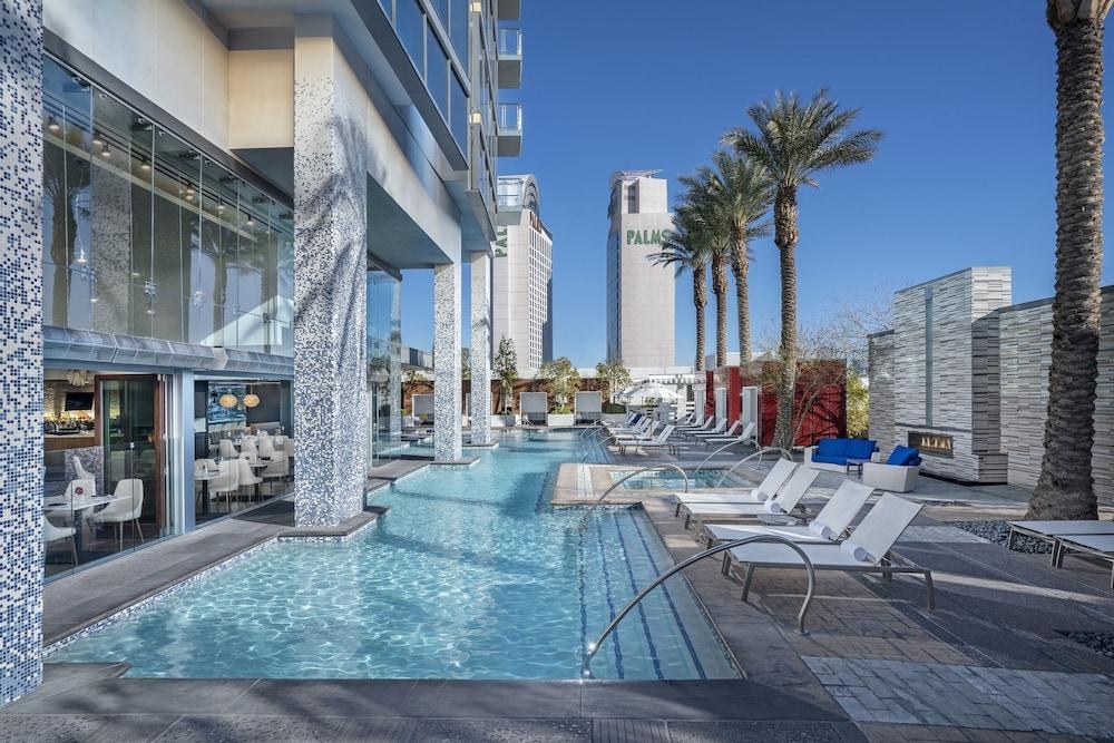 PALMS PLACE HOTEL AND SPA photo 3