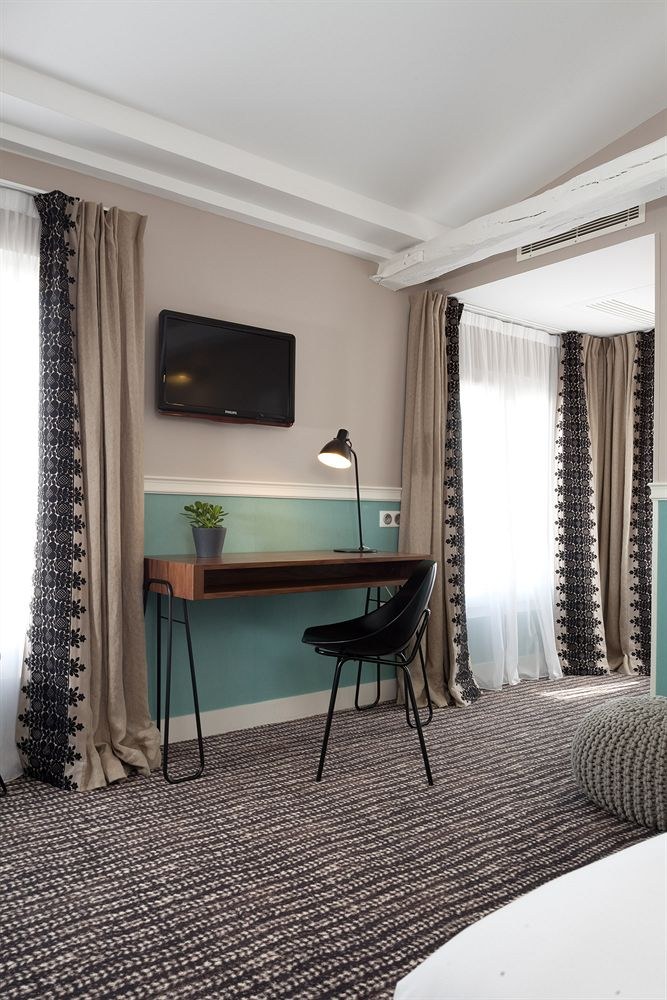 HOTEL DES 3 POUSSINS photo 1