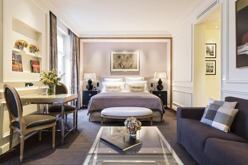 GRAND HOTEL DU PALAIS ROYAL photo 2